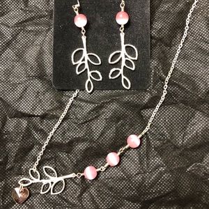 🛑 SOLD 🛑 Necklace and Earring set.